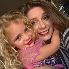 Stephen Hilton 分享了Help Helen Smash TV 的一集视频。