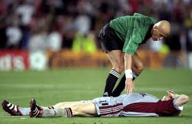 Saat itu, united meraih gelar treble (premier league, piala fa, dan liga champions). Final Liga Champions 1998 1999 Dalam Karier Pierluigi Collina Berita Manchester United