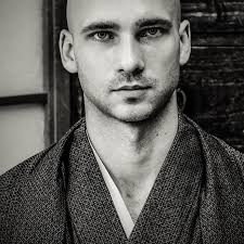 How do speed cameras in Japan catch speeding bikes?