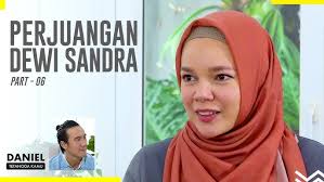 Naik Turun Kehidupan Dewi Sandra