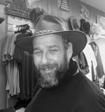 How to maintain a positive outlook in difficult circumstances?