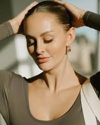 Erin Crooks's Instagram, Twitter & Facebook