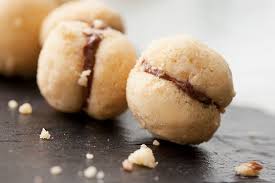 Di seguito, ingredienti e procedimento per realizzare questa ricetta. Storia Dei Baci Di Dama Piemontesi Con Ricetta Originale Red Academy