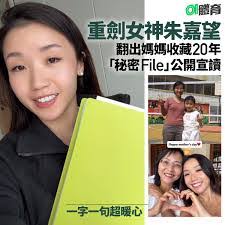 Kim Sze's Instagram, Twitter & Facebook