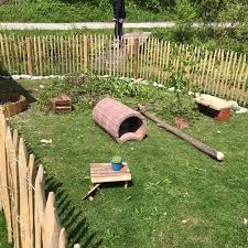 Die raufen müssen täglich geleert und neu befüllt werden, damit die kaninchen aus dem vorhandenen heu selektieren. Aussengehege Fotos Kaninchengehege Kaninchen Spielplatz Kaninchen Aussengehege