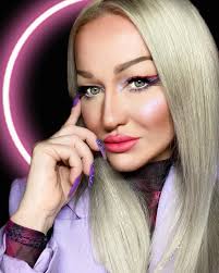 Kirsty Meakin Nail Artist