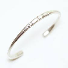 Vous pouvez mettre sur votre bracelet initiale, prénom, message ou date ? Bijoux Touareg Ethniques Bracelet En Argent 925 Homme Femme Gourmette Personnalise Personnalisable Gravure Prenom Rond Jonc Ouvert Grave Perle Niger 060