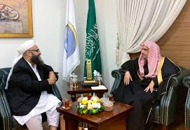 رئيس وزراء باكستان يطالب الغرب بمعاقبة المسيئين للنبي محمد. Ø§Ø³ØªÙ‚Ø¨Ù„ Ù…Ø¹Ø§Ù„ÙŠ Ø§Ù„Ø´ÙŠØ® Ø¯ Ù…Ø­Ù…Ø¯ Ø§Ù„Ø¹ÙŠØ³Ù‰ Ù…Ø³Ø§Ø¡ Ø£Ù…Ø³ ÙØ¶ÙŠÙ„Ø© Ø±Ø¦ÙŠØ³ Ù…Ø¬Ù„Ø³ Ø¹Ù„Ù…Ø§Ø¡ Ø¨Ø§ÙƒØ³ØªØ§Ù† Ø§Ù„Ø´ÙŠØ® Ø·Ø§Ù‡Ø± Ù…Ø­Ù…ÙˆØ¯ Ø§Ù„Ø£Ø´Ø±ÙÙŠ