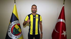 Slimani imzayı attı - Eurosport