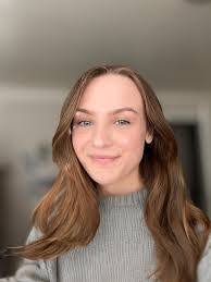 Sarah Berg's Instagram, Twitter & Facebook