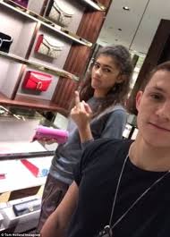 Their chemistry on and off set is amazing and i'm already obsessed with the both of them. Zendaya Is Still Clamining She Isn T Dating Tom Holland