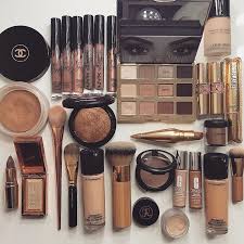 Maquillage attrayant de 28 lèvres 10 astuces pour un maquillage des lèvres accrocheur le rouge à lèvres peut sembler facile, mais. Pinterest Bellaxlovee Produit De Maquillage Kit Maquillage Produits De Beaute