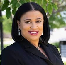 128: New Organization Supports Freelance Journalists of Color, with Chandra  Thomas Whitfield and Katherine Reynolds Lewis