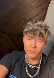 Justin Brode's Instagram, Twitter & Facebook