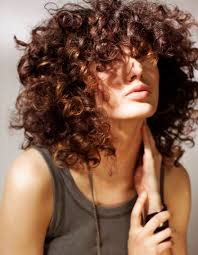 Maybe you would like to learn more about one of these? Coiffure Cheveux Frises Et Epais Cheveux Frises Nos Plus Jolies Idees Pour Les Coiffer Elle