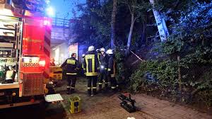Die gewitter können lokal sehr heftig ausfallen. Unwetter In Nrw Tote Bei Heftigem Gewitter In Dusseldorf Essen Koln Der Spiegel