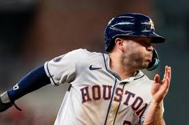 Alarma en Houston: Altuve abandona juego por molestias en el pie - Imagen principal del artículo