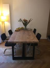 houten tafel met voetenbalk houten tafel tafels tafel