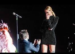 Maybe you would like to learn more about one of these? La Proposta Di Fedez A Chiara Ferragni All Arena Di Verona L Inizio Della Favola Del Matrimonio Dei Ferragnez