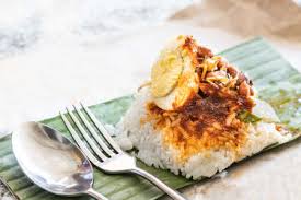 Cuci beras & masuk dalam rice cooker.tambah semua bahan lain & biar nasi tanak hingga masak. 59 Nasi Lemak Bungkus Stock Photos And Images 123rf
