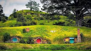 Yüzüklerin efendisi ve hobbit filmleri serisinin çekildiği yeni zelanda'da bulunan hobbitan köyü 'nü gördünüz mü? Hd Wallpaper Village Hobbiton Movie Set New Zealand Matamata Hobbit Village Wallpaper Flare