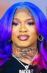 Someone posted these pics and said that Ivori's neck is bigger than her  head! 😭📸👀💀