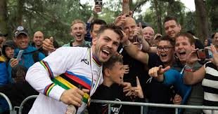 Bmx rider twan van gendt will be taken to the airport on thursday by his girlfriend, cyclist puck moonen. Een Glimp Van De Beste Twan Van Gendt Kersvers Wereldkampioen Bmx Vol Ongeloof Sport Regio Ed Nl