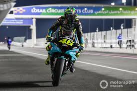 Juara dunia 9 kali asal italia itu dipastikan bergabung bersama petronas yamaha srt untuk musim balap motogp 2021. Rossi And The New Team It Was Strange At The First Exit Ruetir
