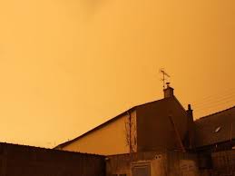 Ce midi, le ciel de mulhouse a à son tour pris des tons inhabituels, puis celui de strasbourg vers 13h. Hvlykzqe1r Dym