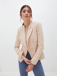 Jersey, micro motivi geometrici retrò, fantasie floreali dall'effetto nostalgia, per un cut and paste fra modernità e tradizione. Motivi Abbigliamento Donna Nuova Collezione Primavera Estate 2021 Consigli Per Tutti