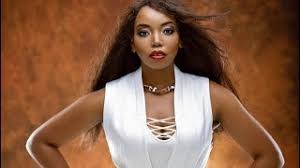 The presenter of old mutual's singing competition amazing voices was recently seen showing a baby bump, which led to viewers speculating whether she was pregnant or not. Thembisa Mdoda Nxumalo Sends This Message To Her Husband Youtube