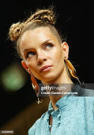 37 Spring Summer 2005 Clements Ribeiro Stock Photos, High-Res Pictures, and  Images