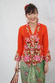 Baju kebaya memang selalu diidentikkan sebagai jenis pakaian tradisional di indonesia dan di beberapa negara lain seperti malaysia dan singapura. Thread By Nolongerskek Paling Suka Tengok Perempuan Pakai Style Dulu2 Kebaya Baju Kurung Rambut Sanggul Tradisional Dipadankan Pulak Dengan
