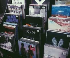 Arctic monkeys are a treasure, and alex turner is an exquisite songwriter, and lyricist. Music Cover Aesthetics On We Heart It