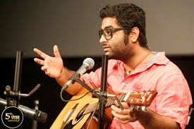 The Phenomenal Arijit Singh At The 5thveda Charmed The Crowd Of Over 500 Wwistudents With His Unique Singing Best Music Artists Music Book Good Music
