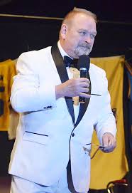 Alumnite Show' sets Wilton alumni banquet bar high