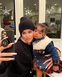 While the party's guest list is limited, due to california's coronavirus lockdown, true's mom rolled. Khloe Kardashian And Daughter True Thompson Pose For Sweet Selfies