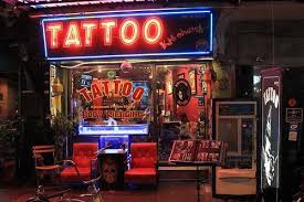 Our guide on starting a tattoo parlor covers all the essential information to help you decide if this business is a good match. Body Art Tattoo Studio Aesthetic Tattoo Studio Aesthetic Placa Tattoo Studio Industrial Tatto Tattoo Shop Interior Tattoo Studio Interior Tattoo Studio