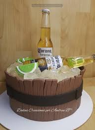 Cerveza Bizcocho De Cumpleaños Para Hombre Pastel Para Un Fanatico De La Cerveza Corona Realizado Con Hielos De Azucar Dad Birthday Cakes Corona Cake Birthday Beer Cake