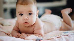 Die volle sehkraft erreichen kinder erst mit ungefähr zwei jahren. Ab Wann Sollte Sich Ein Baby Drehen Konnen Hallo Eltern