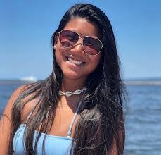 Emma Beck's Instagram, Twitter & Facebook