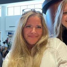 Julie Eiden's Instagram, Twitter & Facebook