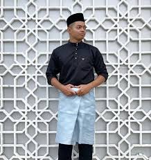 Maybe you would like to learn more about one of these? Biodata Muqris Penyanyi Viral Lagu Aku Kan Pergi Iluminasi