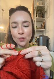 Knit and yap. #knit #knittok #knitting #knittinglefthanded  #lefthandknitting #knittingforolive #vestno1