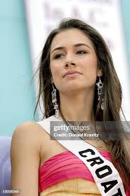 141 Million Dollar Giveaway Stock Photos, High-Res Pictures, and Images