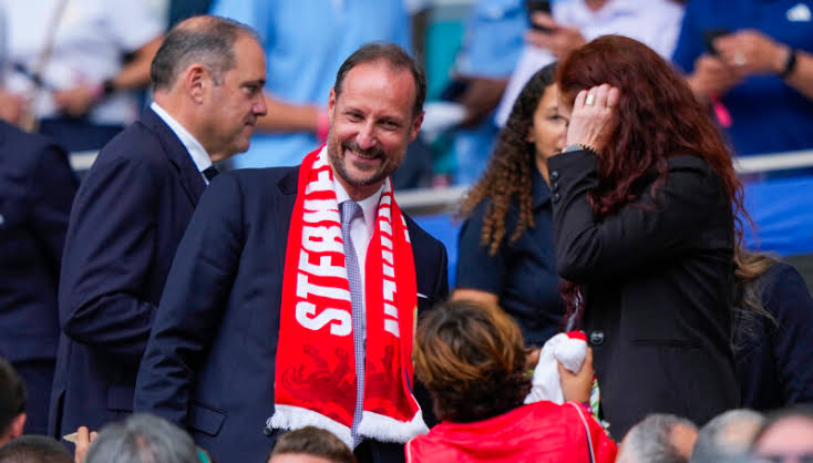 Kronprins Haakon fikk støtte fra kronprinsesse Victoria før Norges  kvartfinale mot England
