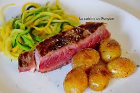 Cote A L Os Aux Herbes De Provence Accompagnee De Pommes De Terre Grenailles Et Tagliatelles De Courgette La Cuisine De Ponpon Rapide Et Facile Plat Sans Viande Cote A L