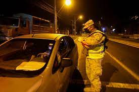La libre circulación es un derecho uno de los principales ejemplos fue el toque de queda chile durante el periodo de la dictadura militar, que inició en 1973 hasta 1987 en todo ese país. Hoy Comienza A Regir Nuevo Horario De Toque De Queda En Casi Todo El Pais Desde Las 00 00 A Las 5 00 Horas La Tercera