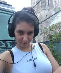 Maya Ben David على X: "The internet needs to see my face!! Ppl r writing  about me and then tagging another Maya Ben David artist, i gotta get myself 