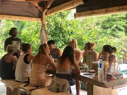 Most just don't know what to eat, period, and many make the mistake of not eating at all, leaving them hungry, starved for energy, and unable to perform at their best, she adds. Tips What To Eat For Breakfast Before Yoga Pelan Pelan Bali